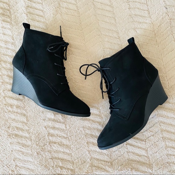 Qupid | NWT Orna Lace-Up Wedge Bootie - Picture 7 of 10